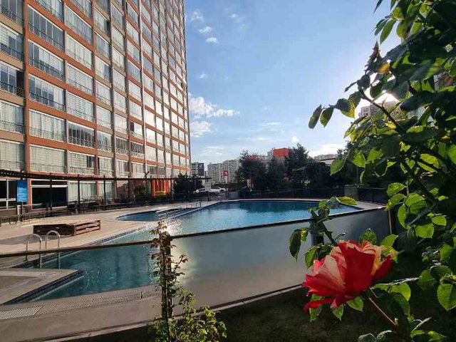 GÖLDE LUXE'DE 2.5+1 SATILIK DAIRE (136M², HAVUZLU, GÜVENLIKLI)