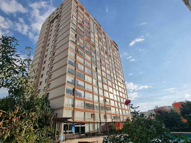GÖLDE LUXE'DE 2.5+1 SATILIK DAIRE (136M², HAVUZLU, GÜVENLIKLI)