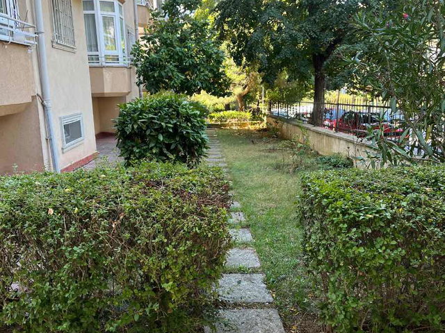 UĞUR MUMCU’DA CADDE ÜZERİNDE, YEŞİL ALAN MANZARALI GENİŞ 3+1 SATILIK DAİRE