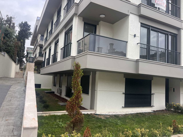 FLORYA ŞENLİKKÖYDE ORMANA DENİZE YAKIN SATILIK 3+1 DAİRE