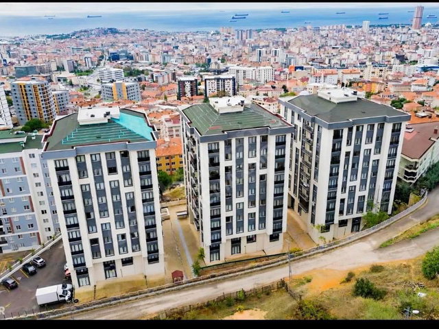 DENİZ MANZARALI SİTE İÇERİSİNDE BALKONLU VE EBEVEYN BANYOLU 2+1