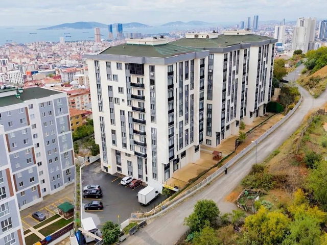 DENİZ MANZARALI SİTE İÇERİSİNDE BALKONLU VE EBEVEYN BANYOLU 2+1