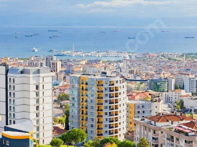 DENİZ MANZARALI SİTE İÇERİSİNDE BALKONLU VE EBEVEYN BANYOLU 2+1