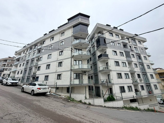 MALTEPE GİRNE ÖYKÜ EVLERİNDE FIRSAT 2+1 | NET 83 M2 | OTOPARKLI
