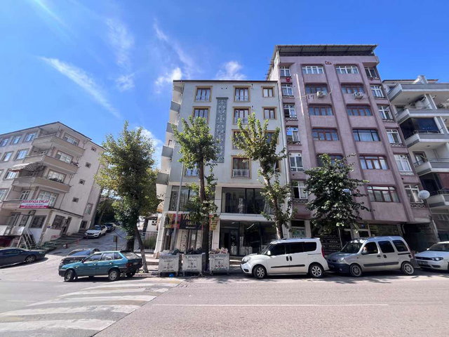 İZMİT 28 HAZİRAN MAH. ESKİ İSTANBUL CADDE ÜZERİ KİRALIK DAİRE