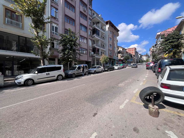 İZMİT 28 HAZİRAN MAH. ESKİ İSTANBUL CADDE ÜZERİ KİRALIK DAİRE