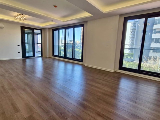 REMAX RİNA'DAN 50.YIL MAH. İLKEM SKY LİFE'DE 4+1