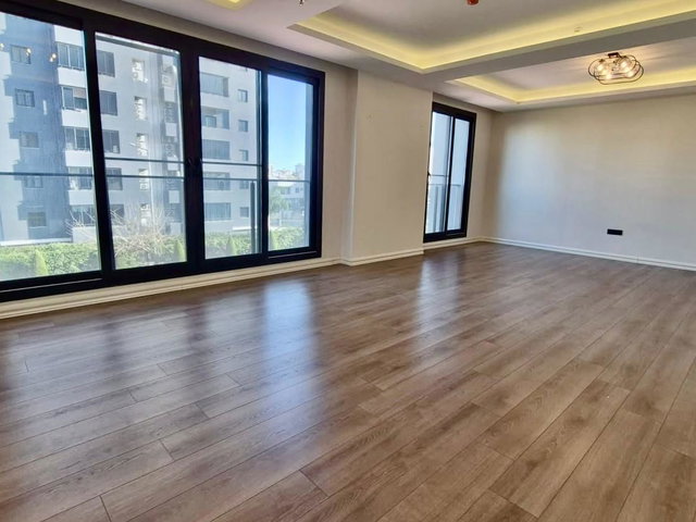 REMAX RİNA'DAN 50.YIL MAH. İLKEM SKY LİFE'DE 4+1