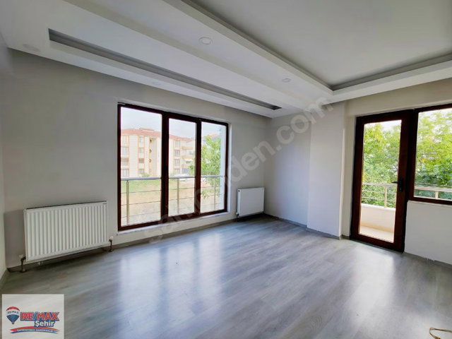 REMAX`TAN İSMET PAŞA MAH.KİRALIK ARAKAT DAİRE