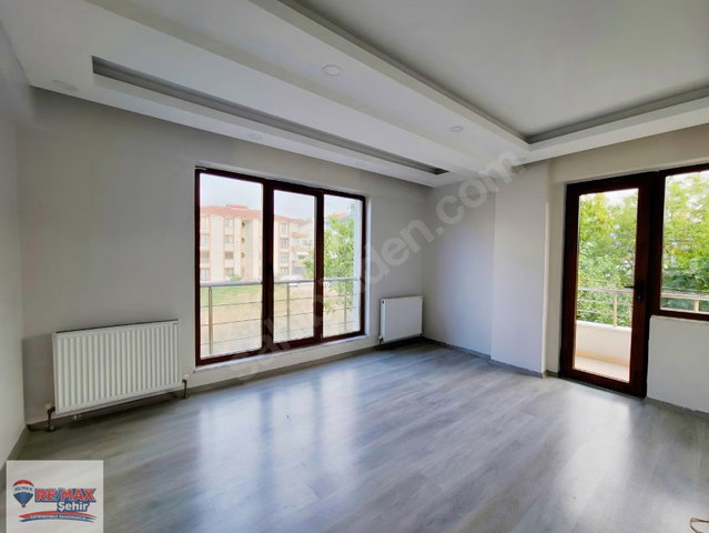 REMAX`TAN İSMET PAŞA MAH.KİRALIK ARAKAT DAİRE