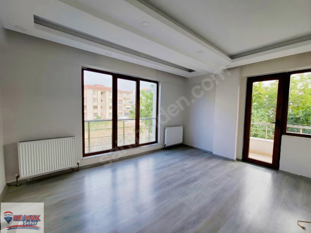 REMAX`TAN İSMET PAŞA MAH.KİRALIK ARAKAT DAİRE
