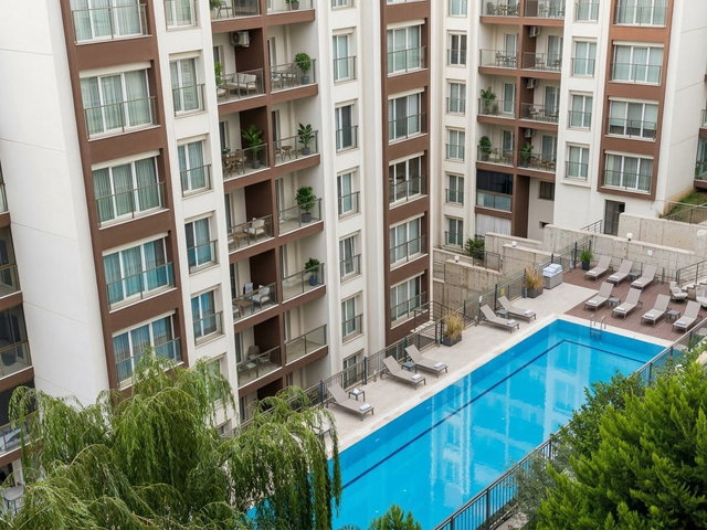 BAYRAKLI YAMANLAR ZERRİN HANIM SİTESİ'NDE SATILIK 3+1 HAVUZ MANZARALI