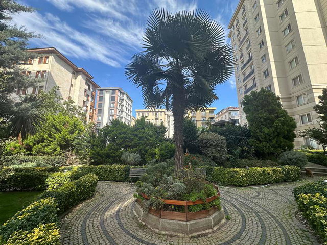 ŞERİFALİ PALMİYE SİTESİ ÖZEL DEKORASYONLU ÇİFT OTOPARKLI 3+1