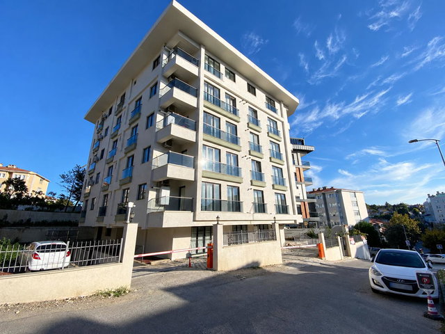 ÜSKÜDAR BAHÇELİEVLER ’DE MERKEZİ KONUMDA SIFIR SATILIK 1+1 DAİRE