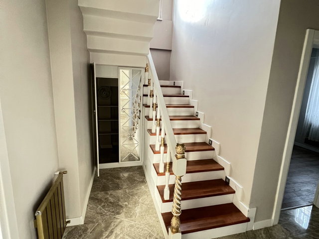 SAPANCADA COMFORD SİTESİNDE GÖLE YAKIN HAVUZLU SATILIK VİLLA