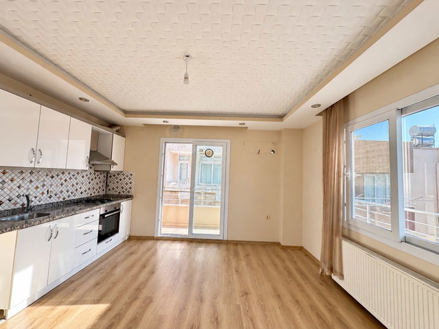 REMAX RİNA'DAN DUMLUPINAR MAH.DE SAHİLE YÜRÜME MESAFESİNDE 1+1