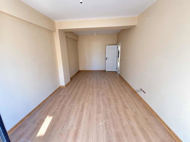 REMAX PRO METE YAVUZDAN 2CADDE ARASINDA 
SIFIR YENİ BİNADA SATILIK 2+1