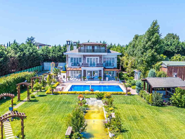 REMAX'DAN TEPEKENT'DE 2.500 M2 ARSADA 5+2 SATILIK YAPILI VİLLA