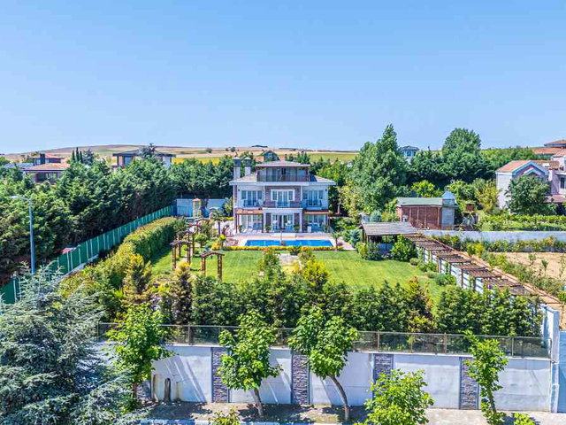 REMAX'DAN TEPEKENT'DE 2.500 M2 ARSADA 5+2 SATILIK YAPILI VİLLA