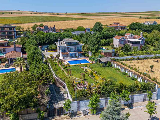 REMAX'DAN TEPEKENT'DE 2.500 M2 ARSADA 5+2 SATILIK YAPILI VİLLA