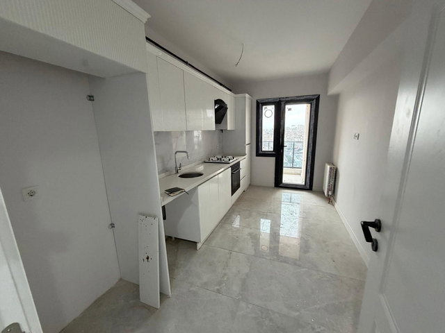 BAĞCILAR KİRAZLI'DA METRO'YA YAKIN 2+1 SATILIK FIRSAT DAİRE