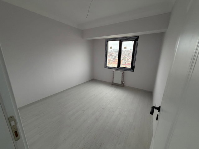 BAĞCILAR KİRAZLI'DA METRO'YA YAKIN 2+1 SATILIK FIRSAT DAİRE