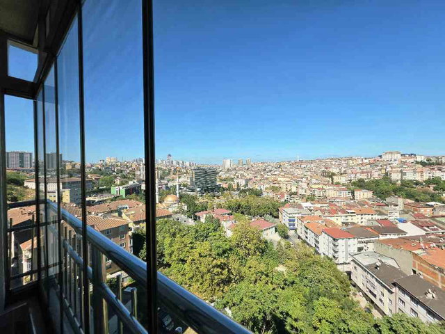 VALIDESUYU KONUTLARINDA TEMIZ FERAH BUYUK KIRALIK 3+1 DAIRE