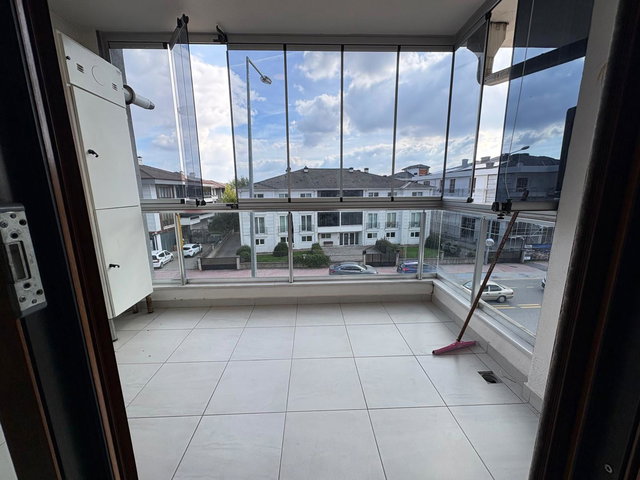 RE/MAX MAVİ'DEN YAZLIK MH KİRALIK 3+1 150M2 CADDE ÜSTÜ DAİRE