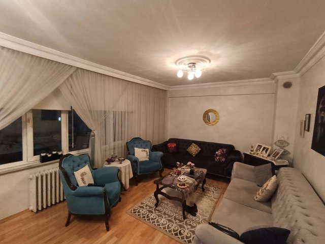İZMİT MERKEZE YAKIN ÜNİVERSİTE YOLU KANARYA APT. 135 M² KÖŞE 3+1 DAIRE