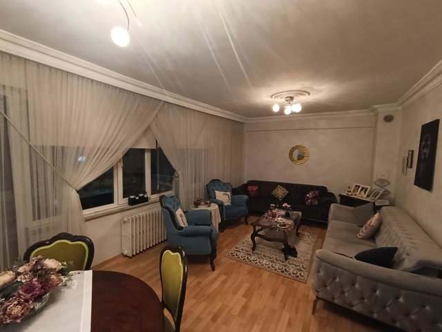 İZMİT MERKEZE YAKIN ÜNİVERSİTE YOLU KANARYA APT. 135 M² KÖŞE 3+1 DAIRE