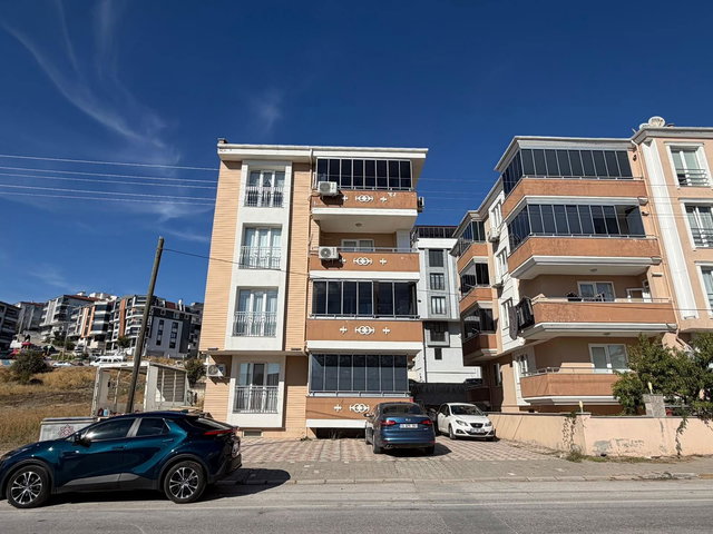 RE/MAX YAZ'DAN OKULLAR BÖLGESINDE GENİŞ 3+1 SATILIK DAİRE