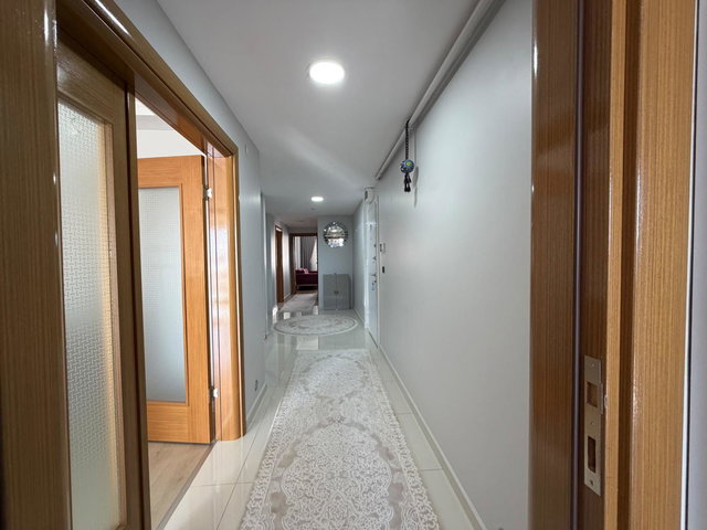 RE/MAX YAZ'DAN OKULLAR BÖLGESINDE GENİŞ 3+1 SATILIK DAİRE