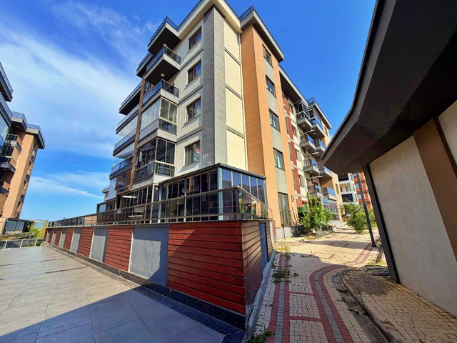 ÇANAKKALE KEPEZ HAVUZLU SİTE İÇERİSİNDE 2+1 SATILIK DAİRE