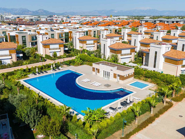DÖŞEMALTI'NDA FULL EŞYALI KİRALIK 4+1 SİTE İÇİ MÜSTAKİL VİLLA