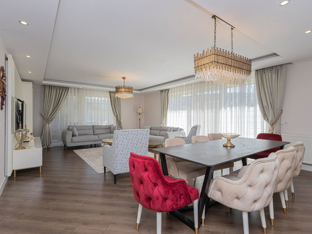 DÖŞEMALTI'NDA FULL EŞYALI KİRALIK 4+1 SİTE İÇİ MÜSTAKİL VİLLA