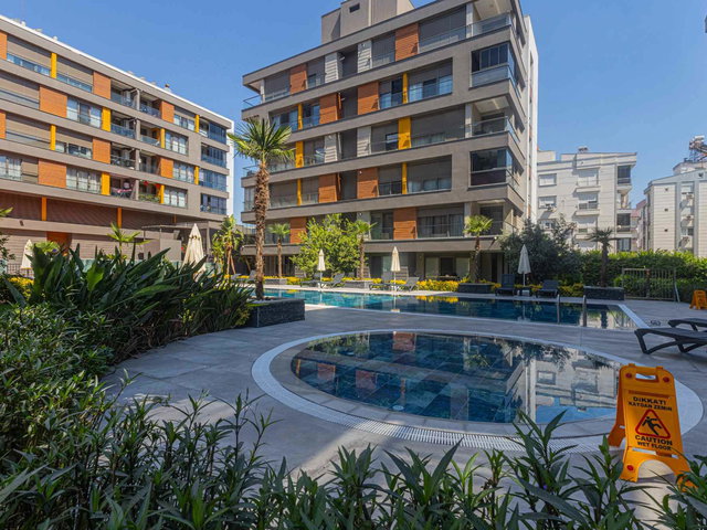 MURATPAŞA'DA SATILIK 2+1 ARA KAT HAVUZLU KAPALI OTOPARKLI SİTE