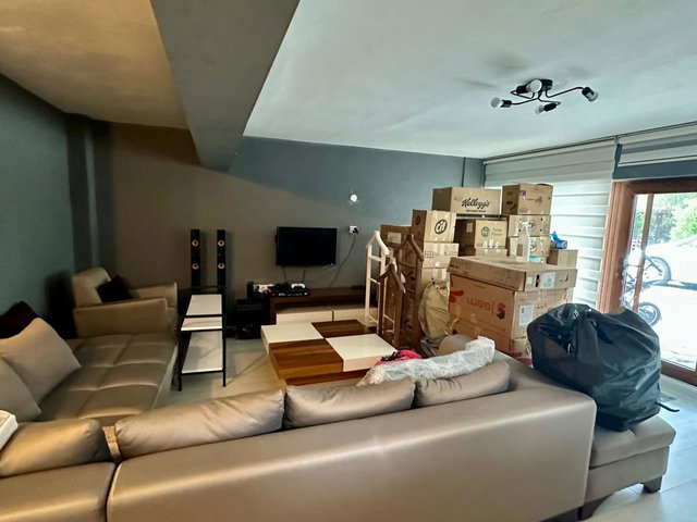 YALOVA KADIKÖYDE SATILIK 7 ODA 2 SALON HAVUZLU SİTE İÇİNDE VİLLA