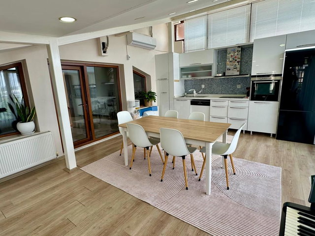 YALOVA KADIKÖYDE SATILIK 7 ODA 2 SALON HAVUZLU SİTE İÇİNDE VİLLA