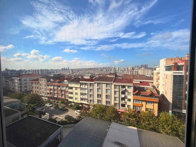 ESENYURT BARIŞ LİFE SİTESİNDE ARA KAT SATILIK 1+1 DAİRE