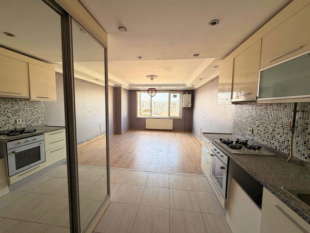 ESENYURT BARIŞ LİFE SİTESİNDE ARA KAT SATILIK 1+1 DAİRE