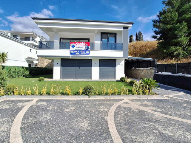 GÖLCÜK ULAŞLI'DA DENİZ MANZARALI ULTRA LÜKS SATILIK VİLLA