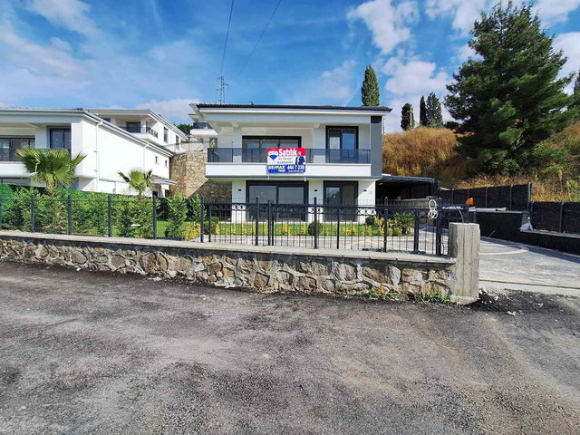 GÖLCÜK ULAŞLI'DA DENİZ MANZARALI ULTRA LÜKS SATILIK VİLLA