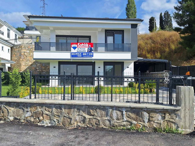 GÖLCÜK ULAŞLI'DA DENİZ MANZARALI ULTRA LÜKS SATILIK VİLLA
