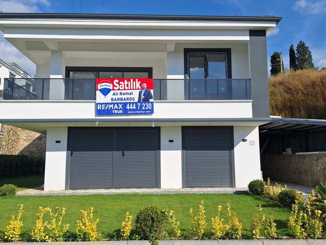 GÖLCÜK ULAŞLI'DA DENİZ MANZARALI ULTRA LÜKS SATILIK VİLLA
