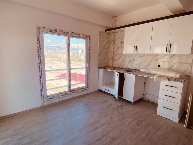 REMAX TOROS'TAN ERDEMLİ MERKEZDE UYGUN FİYATLI SATILIK 1+1