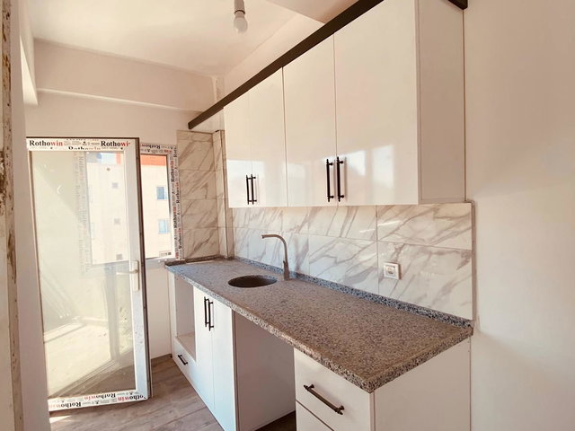 REMAX TOROS'TAN ERDEMLİ MERKEZDE UYGUN FİYATLI SATILIK 1+1