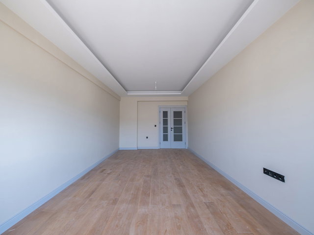 BORNOVA'DA YENI BINADA SITE IÇERISINDE SIFIR KIRALIK 3+1 DAIRE