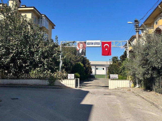 REMAX AREA'DAN GÜRSU EĞITIM SITESINDE  SATILIK 3+1 DAIRE