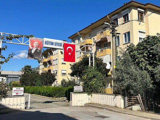 REMAX AREA'DAN GÜRSU EĞITIM SITESINDE  SATILIK 3+1 DAIRE