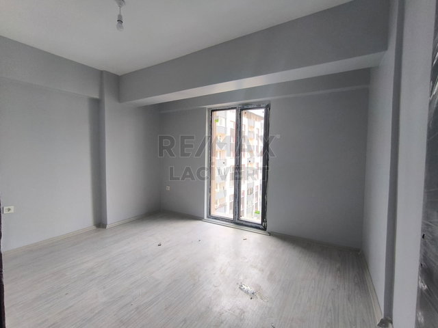 RE/MAX LACIVERT'TEN KARAYOLLARIN'DA KİRALIK 1+1 DAIRE